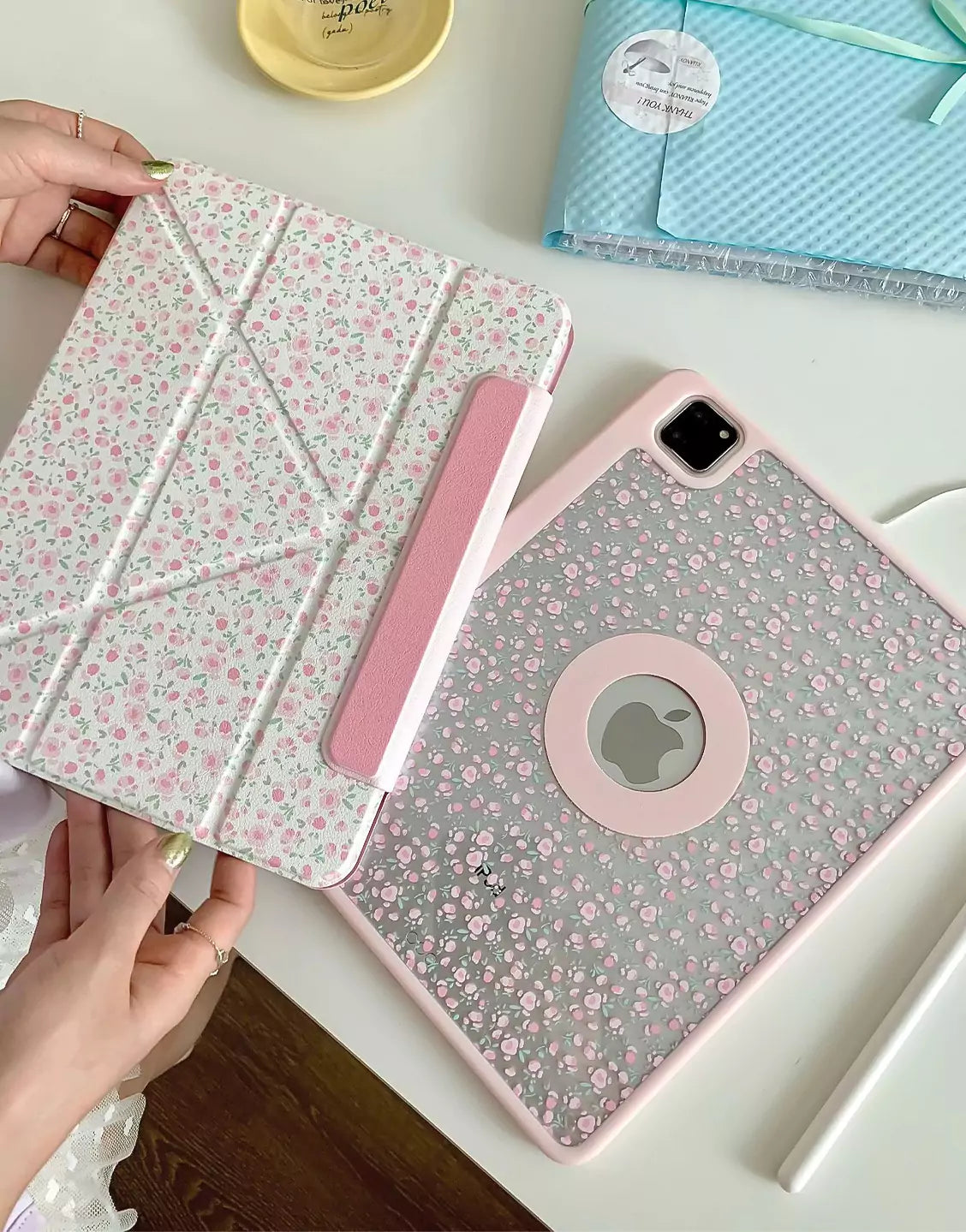 Retro Soft Pink Floral Print Magnetic iPad Case with Pencil Holder for iPad 10.2 iPad Air 5 4th 3rd Generation 10.9 2022 10th iPad 9.7 5 6th 2020 2021 2024 Pro 11 Case