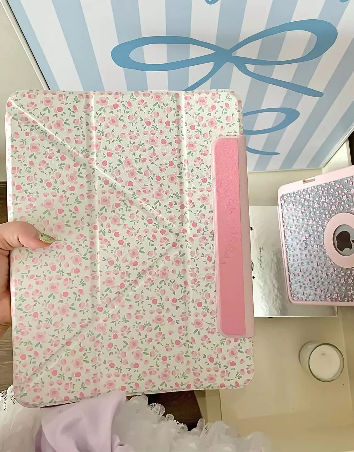 Retro Soft Pink Floral Print Magnetic iPad Case with Pencil Holder for iPad 10.2 iPad Air 5 4th 3rd Generation 10.9 2022 10th iPad 9.7 5 6th 2020 2021 2024 Pro 11 Case