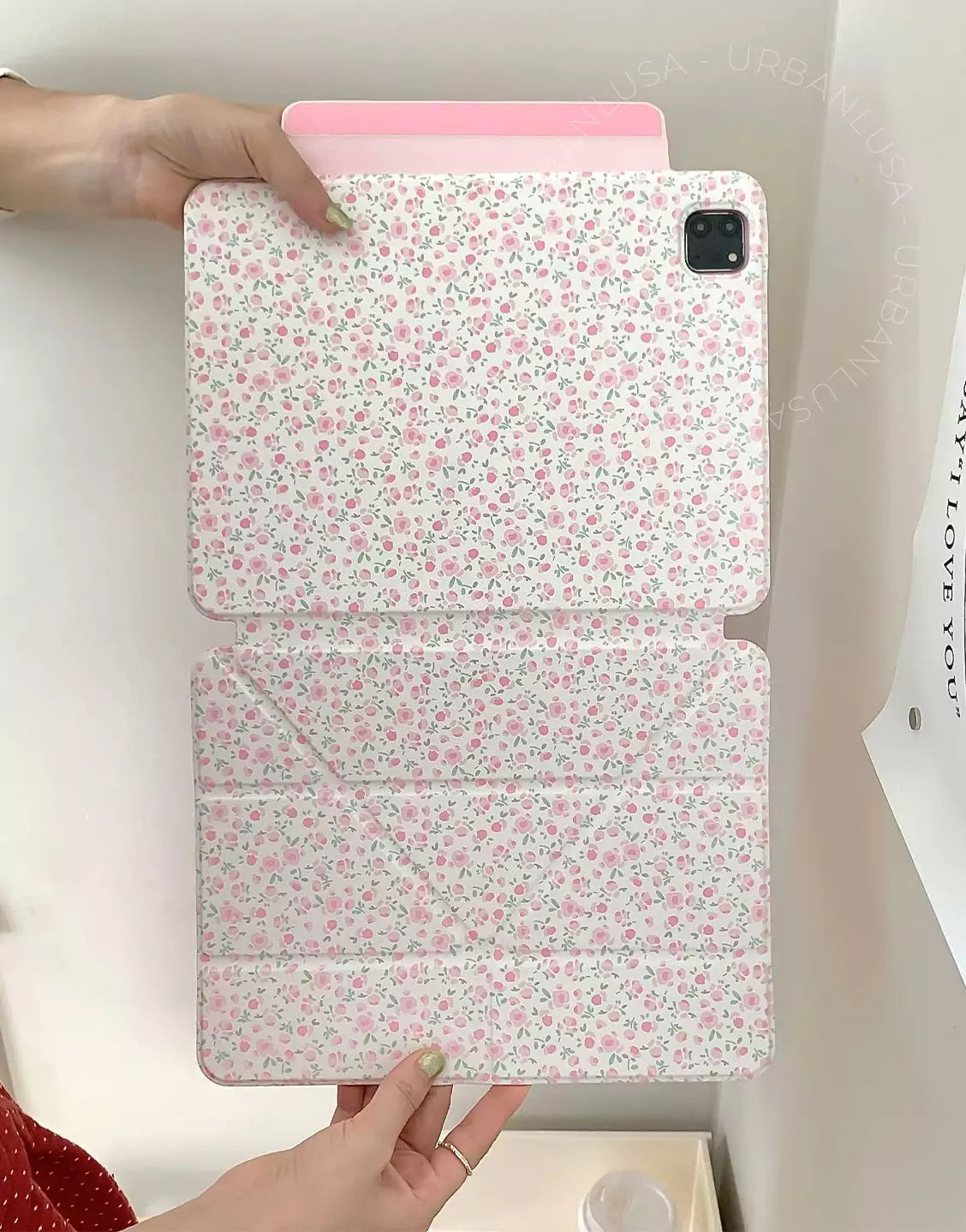 Retro Soft Pink Floral Print Magnetic iPad Case with Pencil Holder for iPad 10.2 iPad Air 5 4th 3rd Generation 10.9 2022 10th iPad 9.7 5 6th 2020 2021 2024 Pro 11 Case