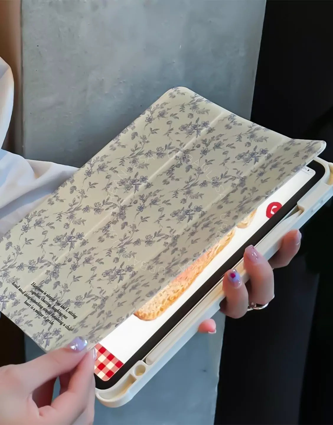 Beautiful Vintage Floral Print iPad Case with Pencil Holder for iPad 10.2 iPad Air 5 4th 3rd Generation 10.9 2022 10th iPad 9.7 5 6th 2020 2021 2024 Pro 11 Case