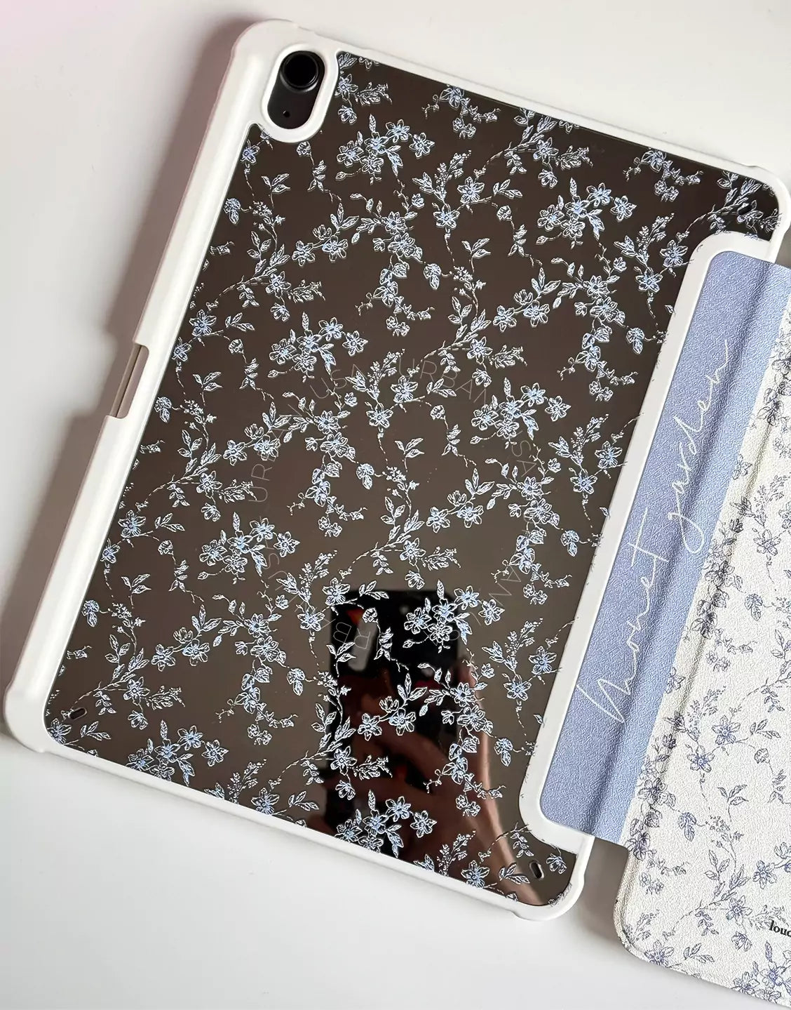 Beautiful Vintage Floral Print iPad Case with Pencil Holder for iPad 10.2 iPad Air 5 4th 3rd Generation 10.9 2022 10th iPad 9.7 5 6th 2020 2021 2024 Pro 11 Case