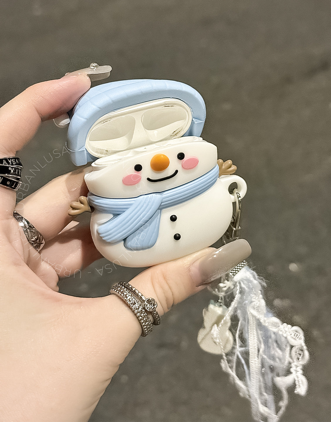 Cute Scarf Snowman AirPods Case with Snowman Tassel Pendant